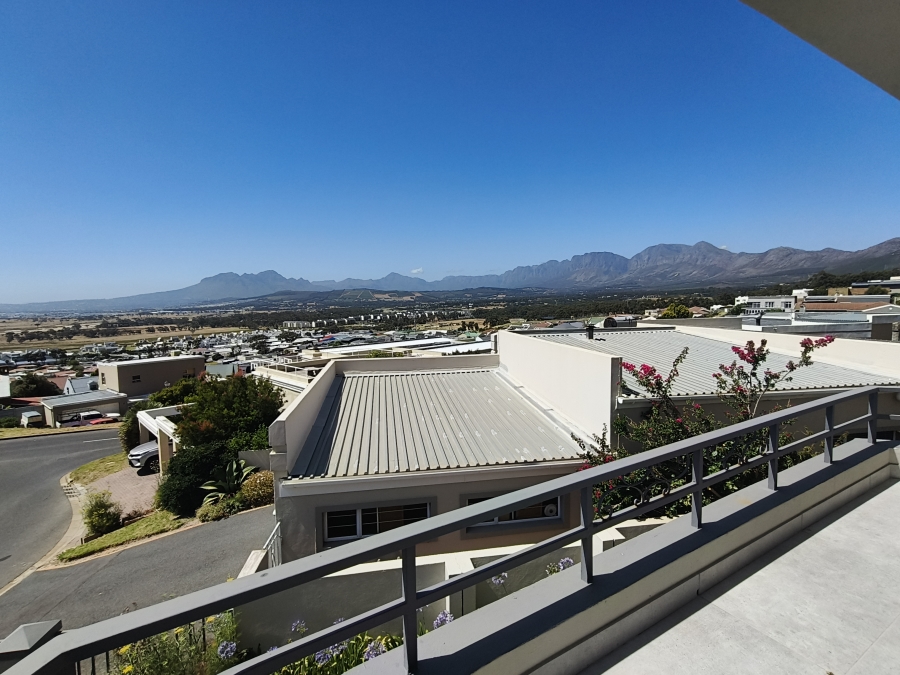 To Let 4 Bedroom Property for Rent in Mountainside Western Cape